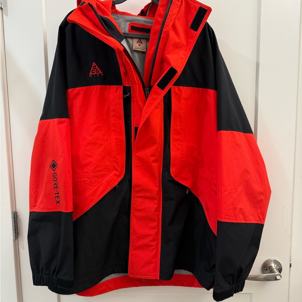 ACG NIKE jacket Gore-Tex jacket.